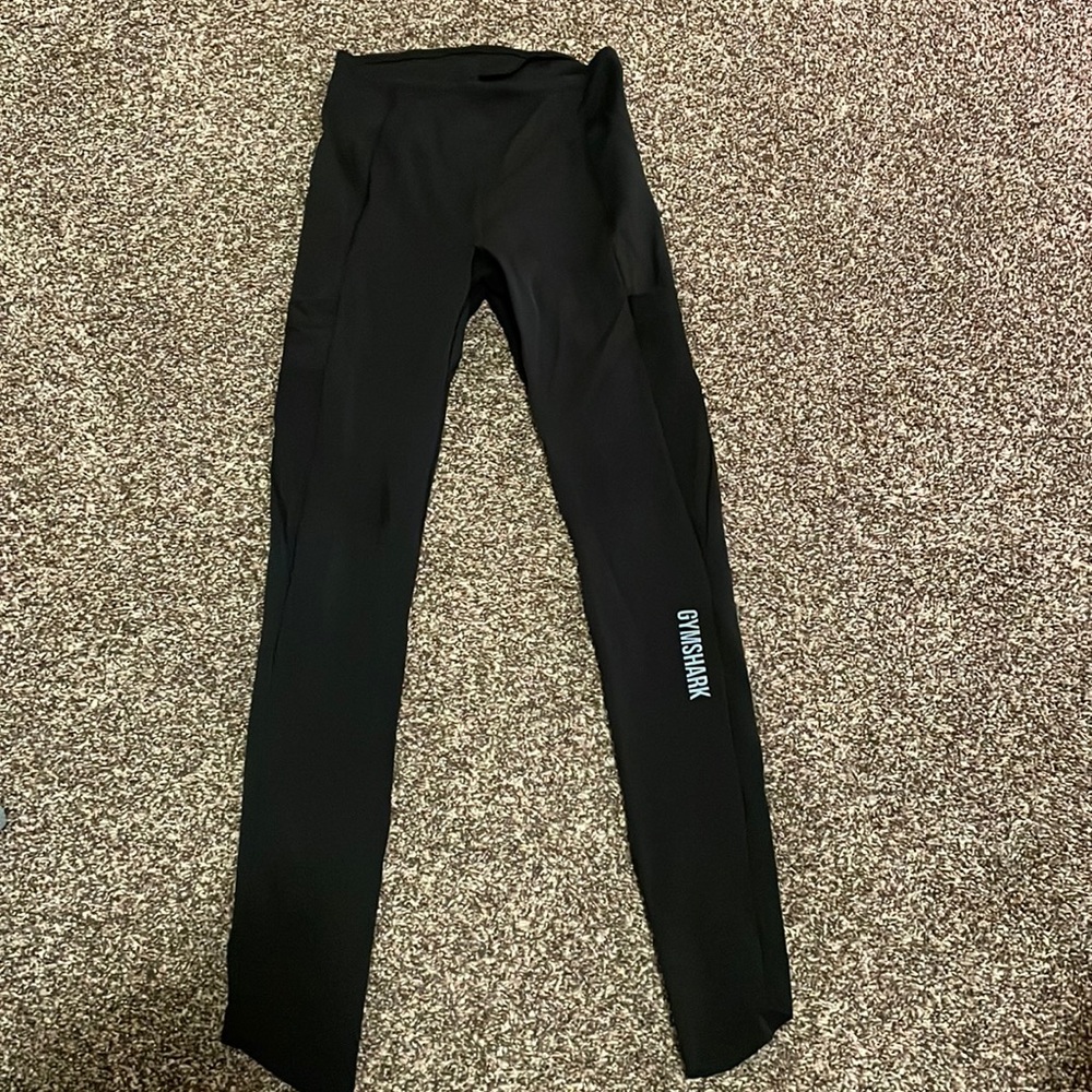 Black gym shark leggings